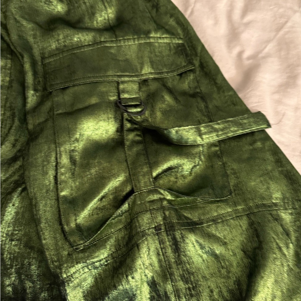 Avec Les filled-Women's Green Metallic satin  Cargo Pants - Picture 2 of 5